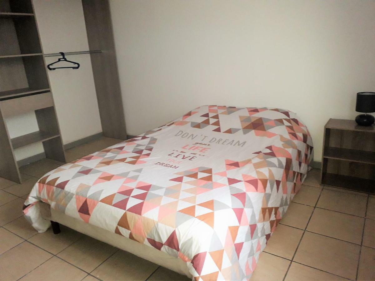 Appart Comme Chez Soi Pusignan Экстерьер фото